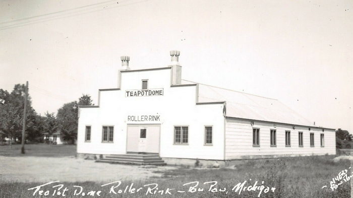 Teapot Dome Roller Rink (DiJauncos Restaurant) - Old Photo Possibly 1930S